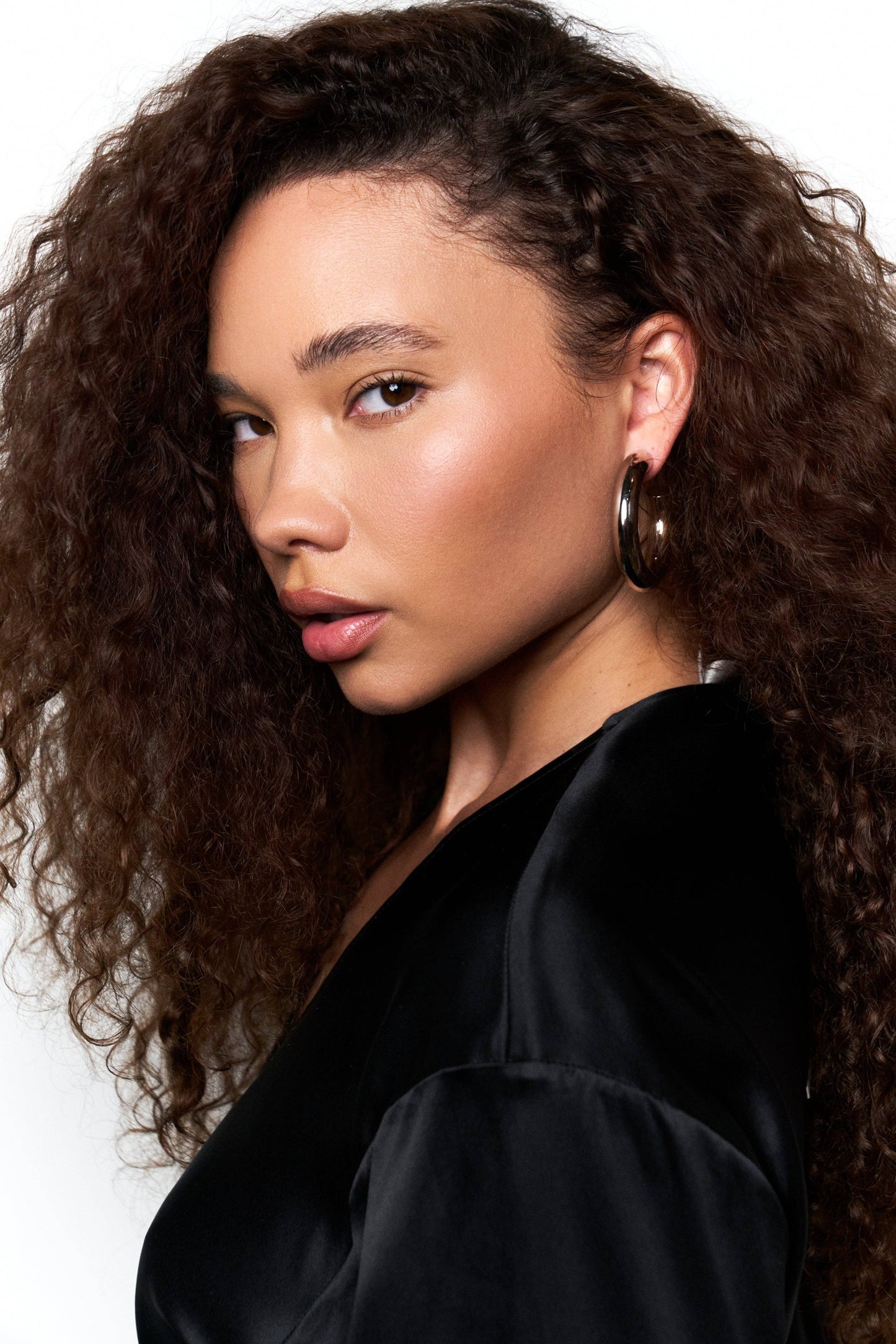 SLOANE HOOPS, LARGE: GOLD