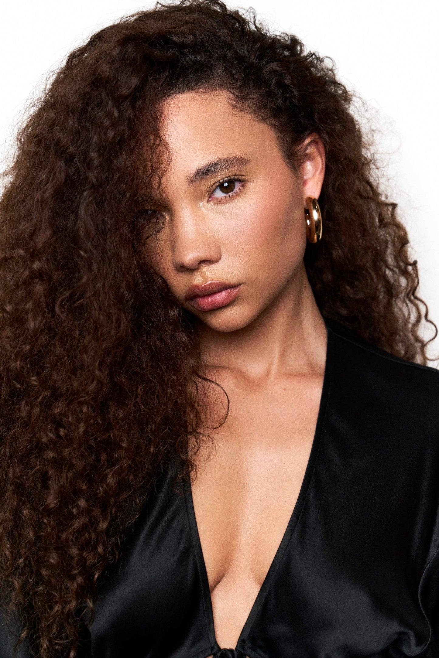 SLOANE HOOPS, MEDIUM: GOLD