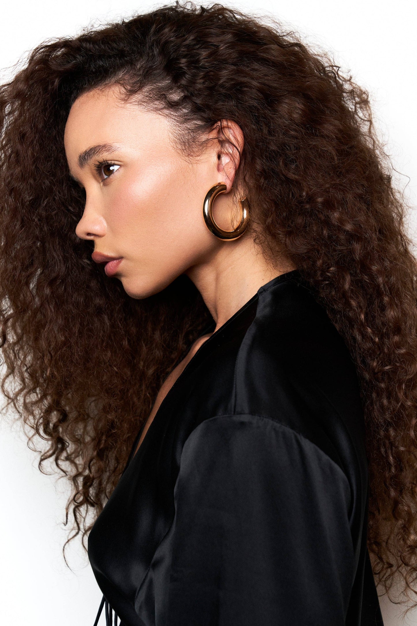 SLOANE HOOPS, LARGE: GOLD