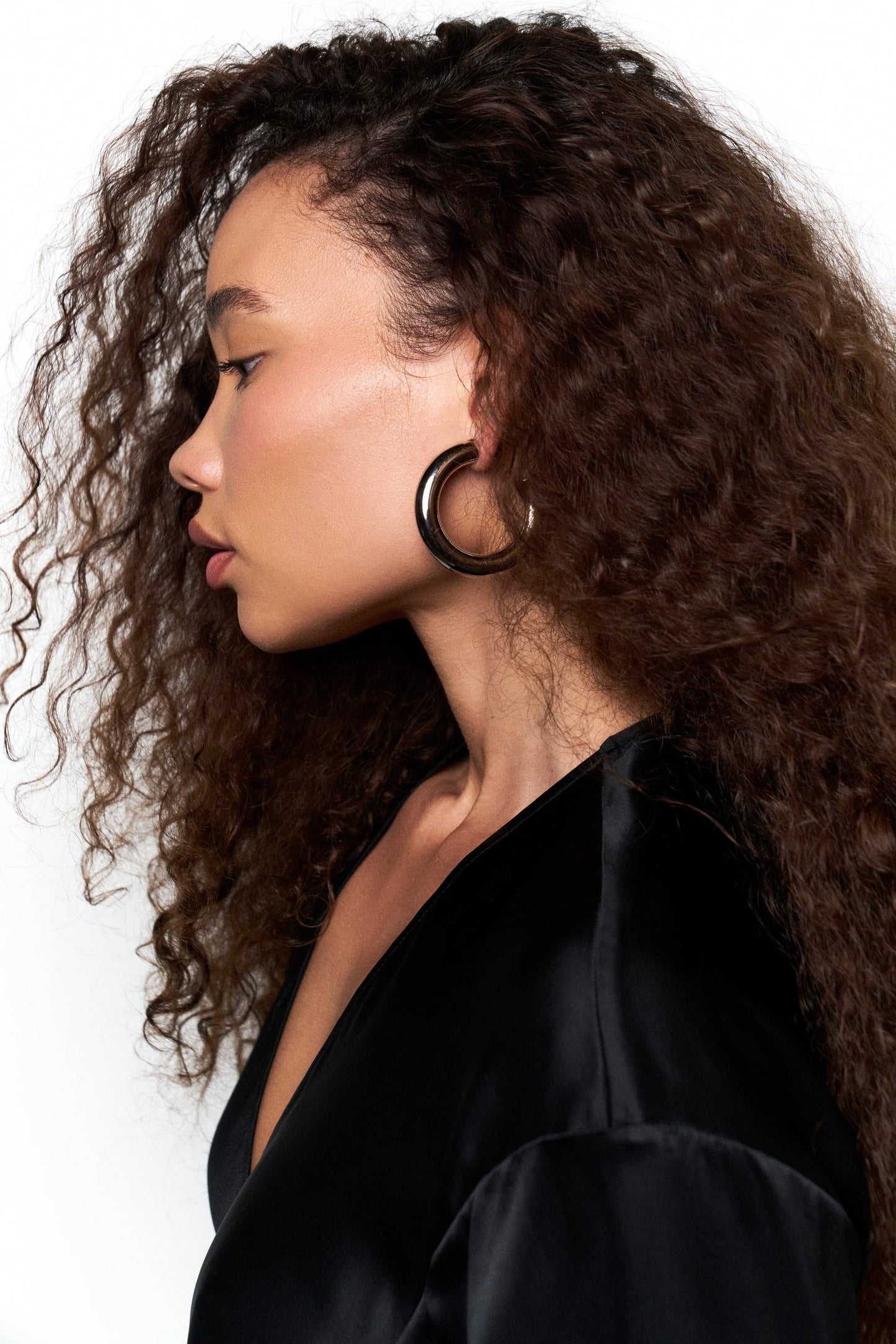 SLOANE HOOPS, LARGE: GOLD
