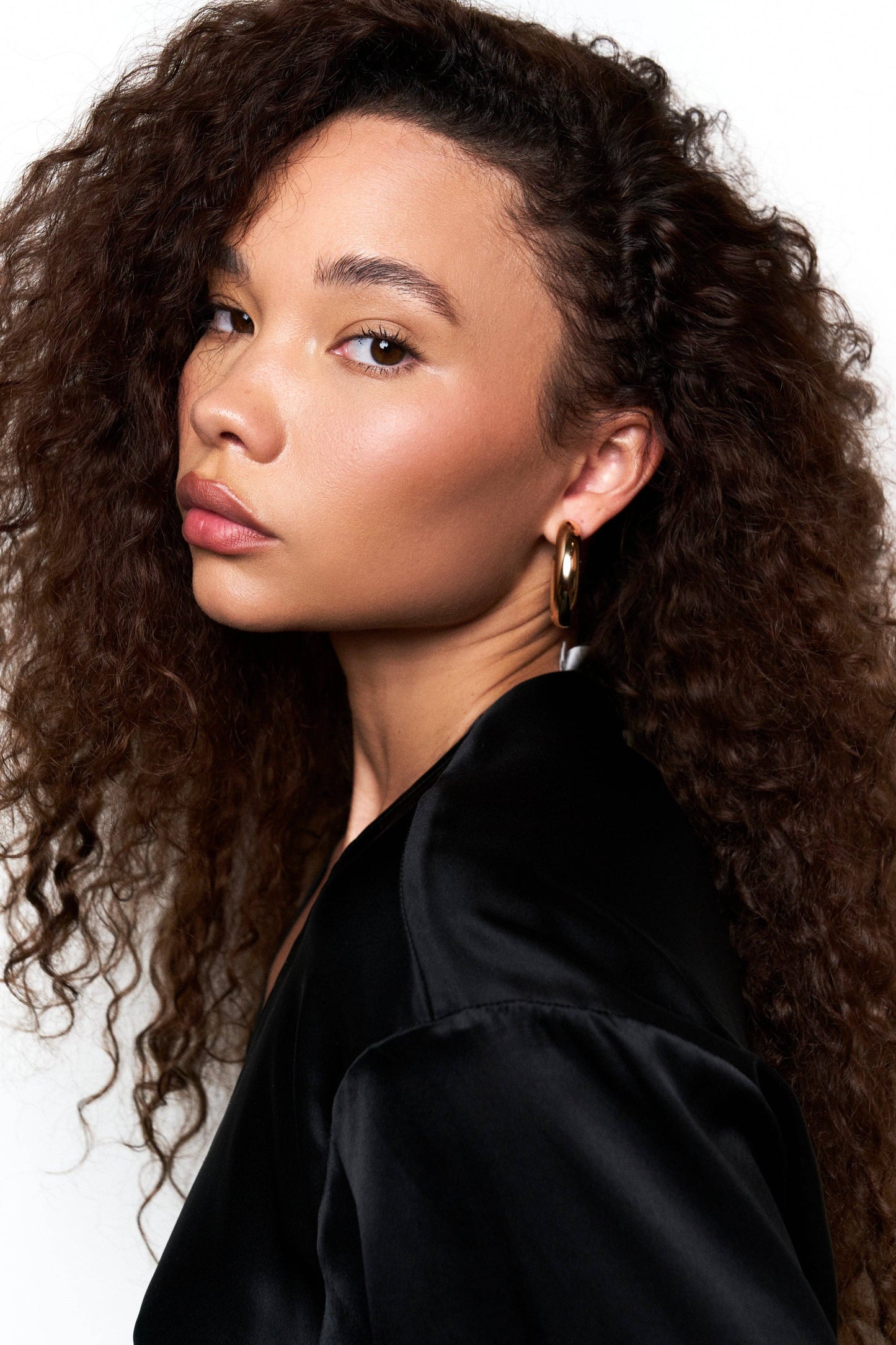 SLOANE HOOPS, MEDIUM: GOLD