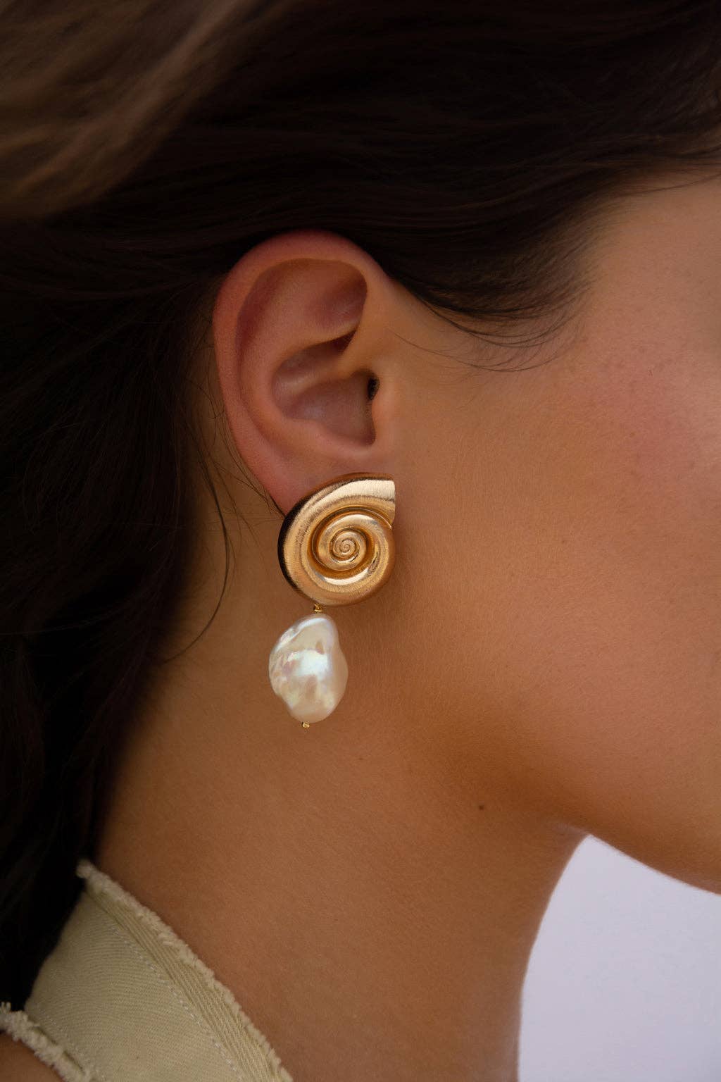 La Mer Baroque Shell Earring, Gold