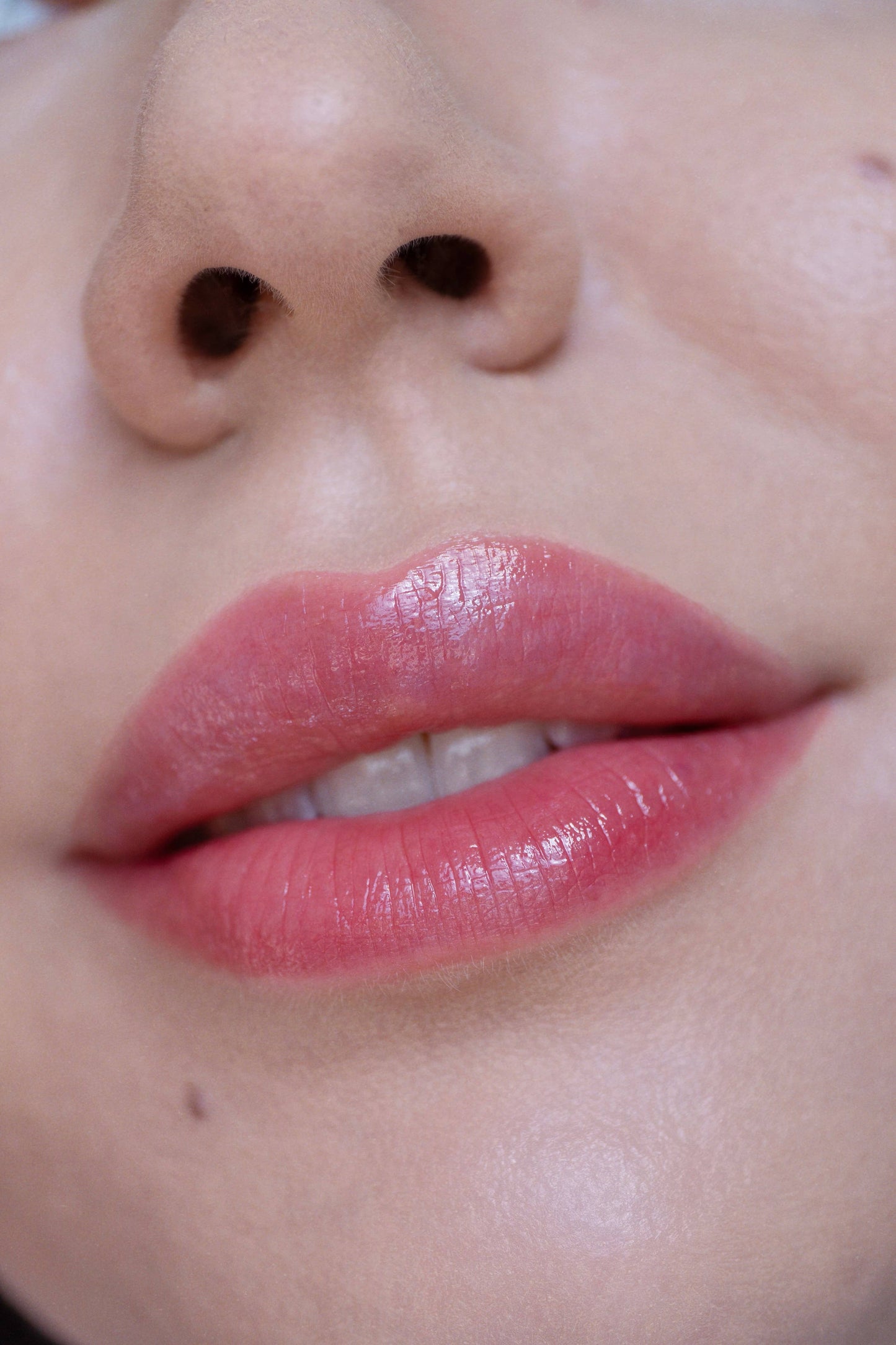 Moisture Lock Glossy Lip Balm, Clear